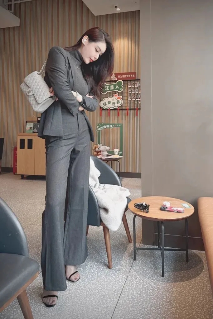 Ảnh gái xinh công sở