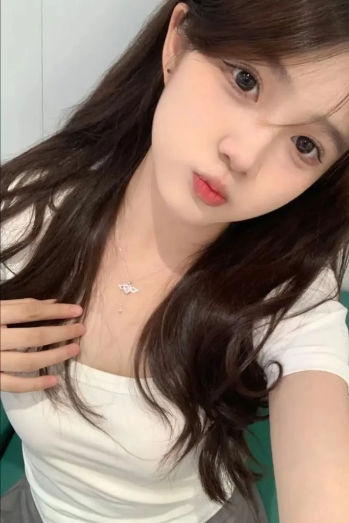 Ảnh gái cute bĩu môi duyên dáng