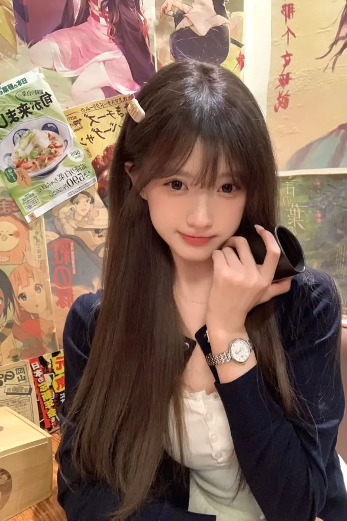 Ảnh gái cute biểu cảm tinh nghịch