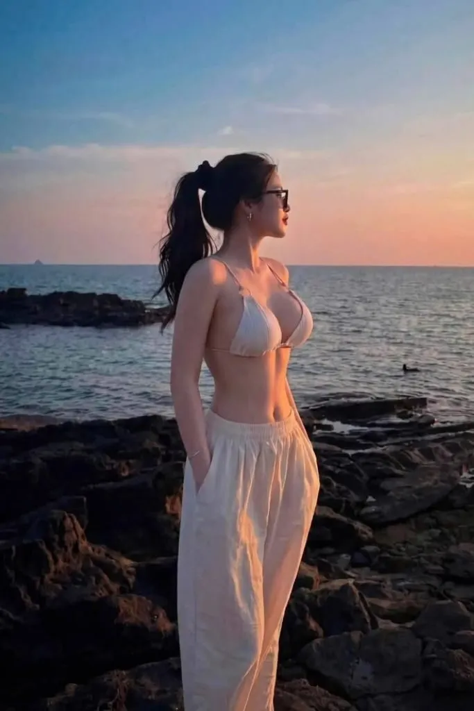 Ảnh gái mặc bikini sở hữu thân hình gợi cảm không thể rời mắt