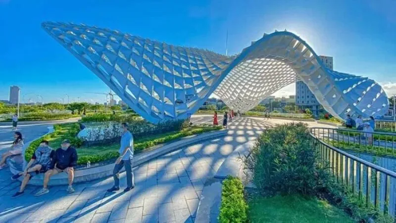 Suối khoáng nóng Núi Thần Tài nằm giữa không gian núi rừng xanh mát
