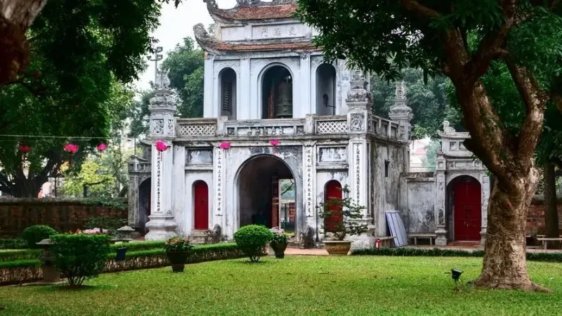 Văn Miếu – Quốc Tử Giám là di tích văn hóa nổi tiếng, gắn liền với truyền thống giáo dục