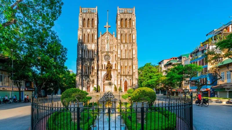 Nhà thờ Lớn Hà Nội nổi bật với kiến trúc Gothic cổ điển