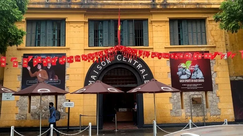 Nhà tù Hỏa Lò là di tích lịch sử nằm ngay khu vực trung tâm Hà Nội