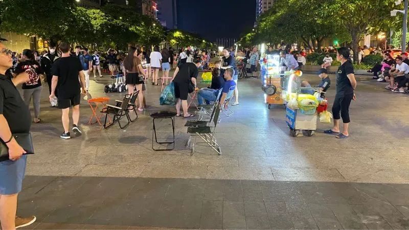 Phố đi bộ Nguyễn Huệ là không gian công cộng nổi bật giữa trung tâm thành phố