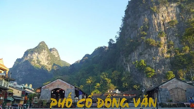 Cao nguyên đá Đồng Văn gây ấn tượng với những dãy núi đá tai mèo trải rộng