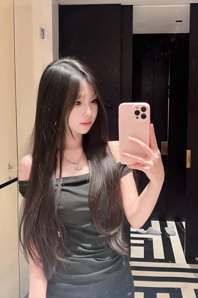 HÌnh ảnh gái cute có khuôn mặt xinh đẹp từ trong trứng