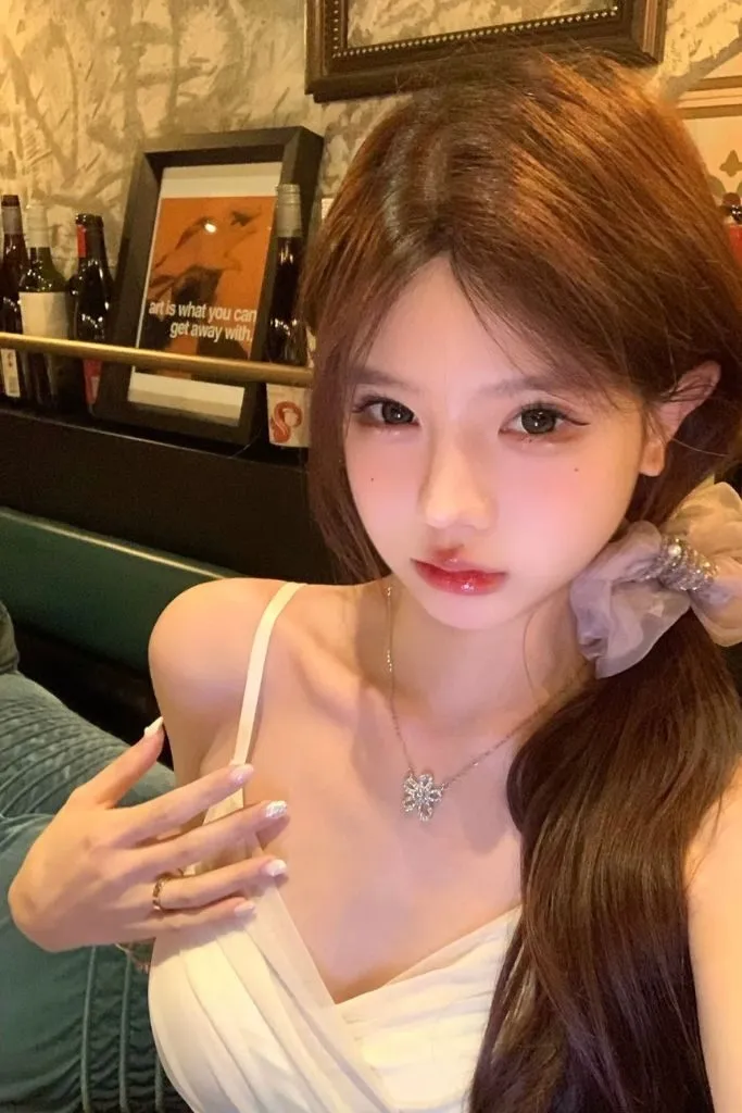 Hình ảnh gái cute cùng biểu cảm xinh đẹp