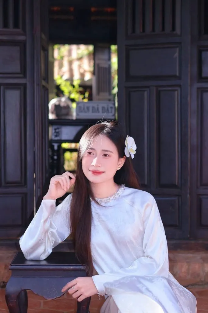 Ảnh gái xinh Việt Nam nhẹ nhàng đằm thắm trong trang phục áo dài